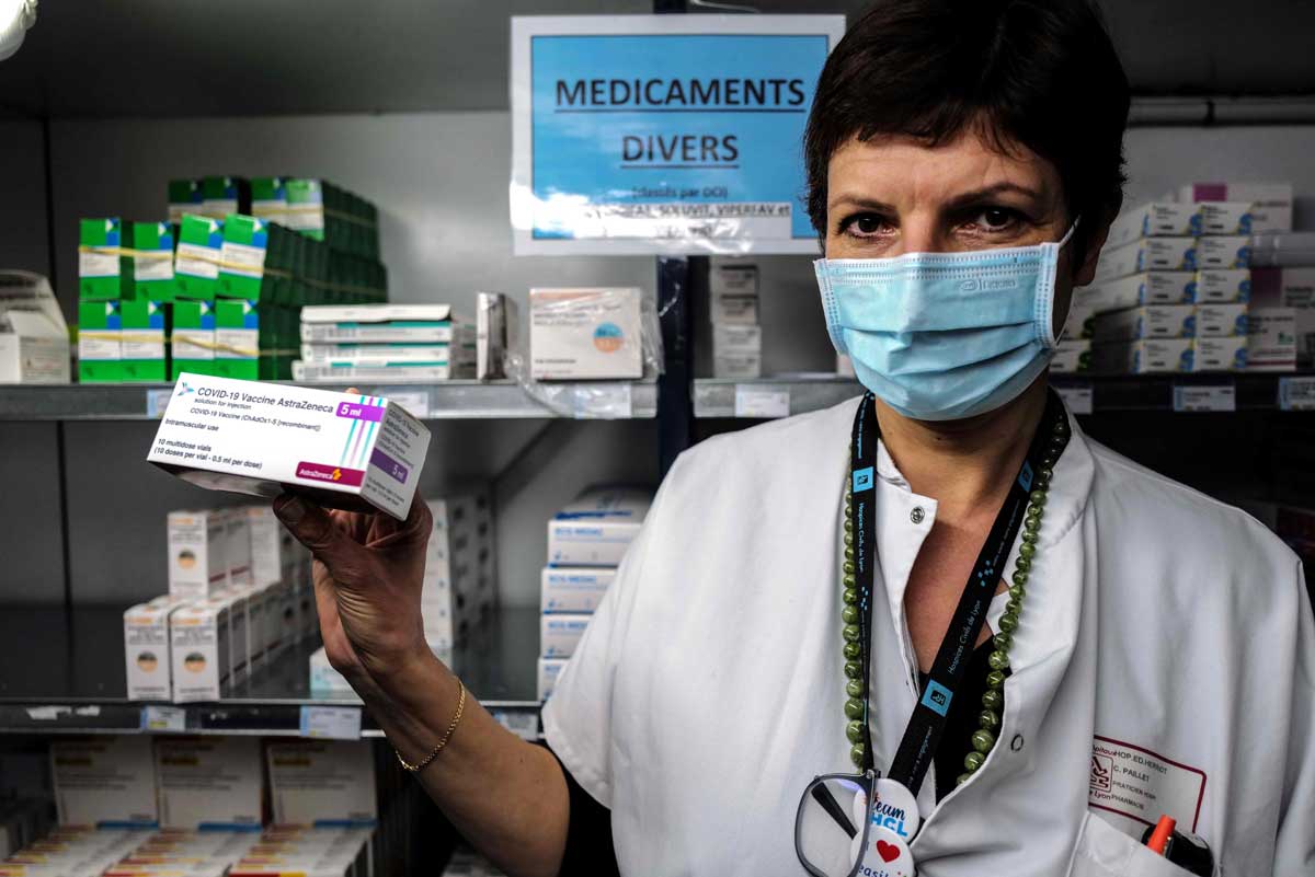 AstraZeneca pudo incluir datos “desactualizados” en ensayos de vacuna, entregará más información en 48 horas