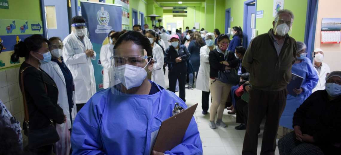 Bolivia cierra la semana con 878 nuevos casos y 1.046 pacientes recuperados
