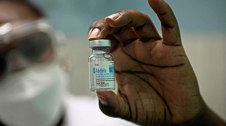 Gobierno gestiona vacunas cubanas; médicos piden que dosis cumplan requisitos