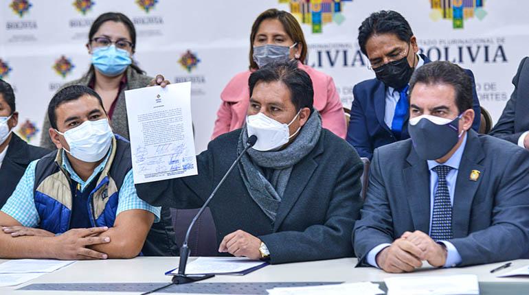 Gobierno y alcaldes firman acta para facilitar compra de vacunas