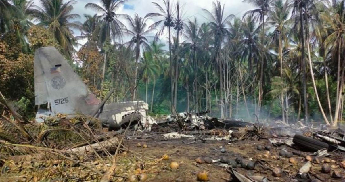 Sube a 45 la cifra de muertos en accidente de avión militar en Filipinas