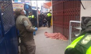 foto fuente: Radio San Gabriel foto: Encuentran el cuerpo de una mujer sin vida en El Alto.